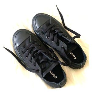 CONVERSE 👟 Girls shoes. EUC.